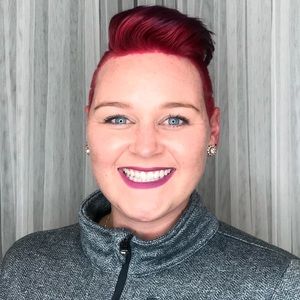 Meet your Posher, Caitlin